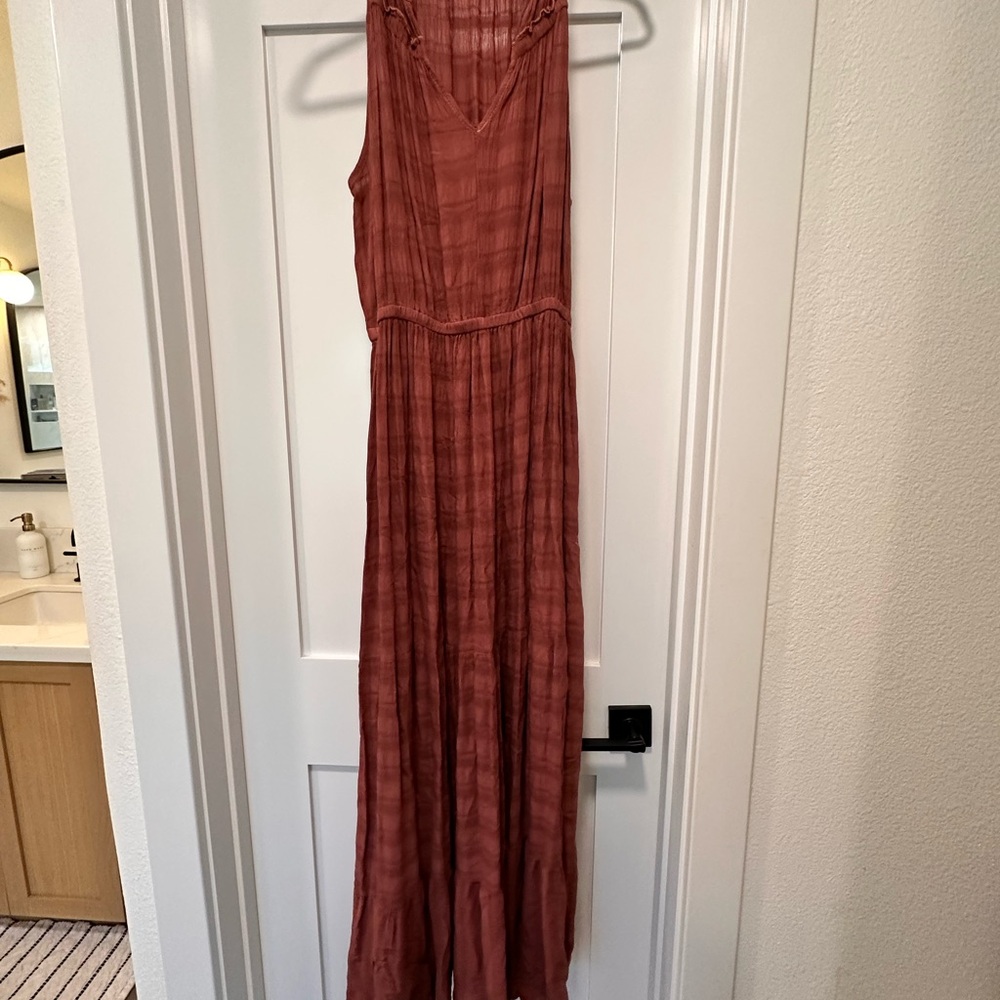 Elegant Rust Sleeveless Maxi Dress
